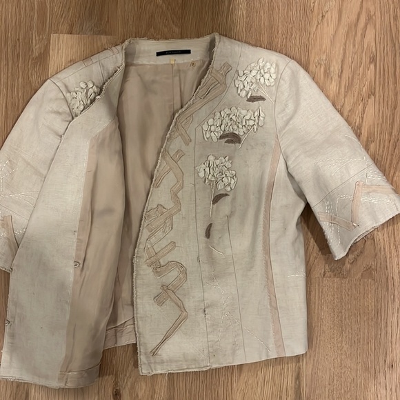 Elie Tahari short sleeved embroidered jacket - Picture 3 of 6